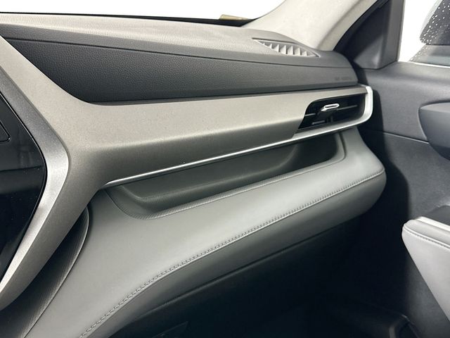 2022 Toyota Highlander XLE - Photo 13