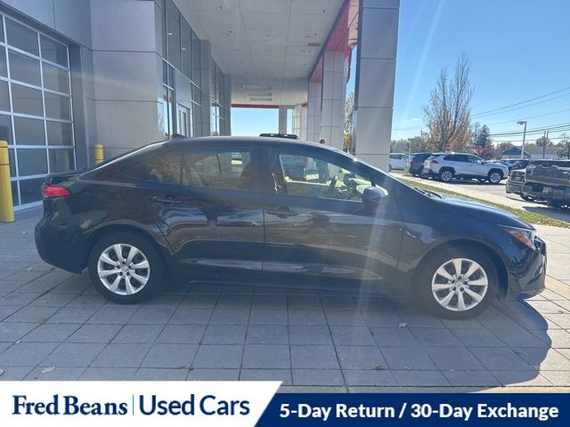 2022 Toyota Corolla LE photo 3