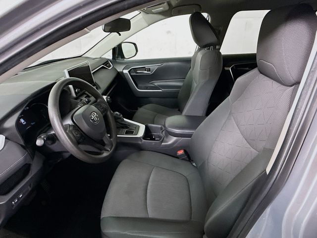 2024 Toyota RAV4 XLE - Photo 24