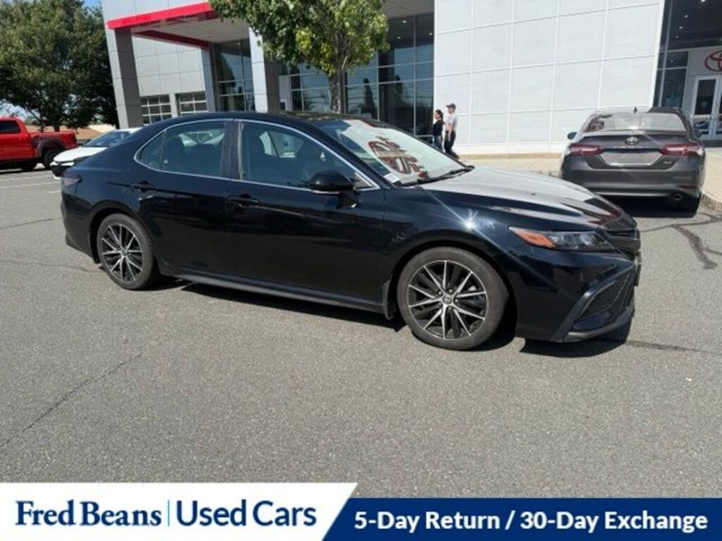 Used 2023 Toyota Camry SE Sedan