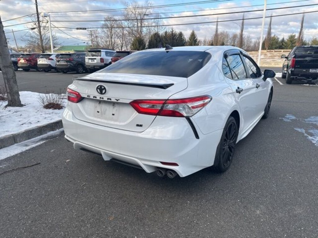 Used 2020 Toyota Camry SE Sedan