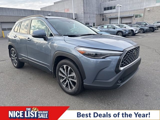2023 Toyota Corolla Cross XLE's photo