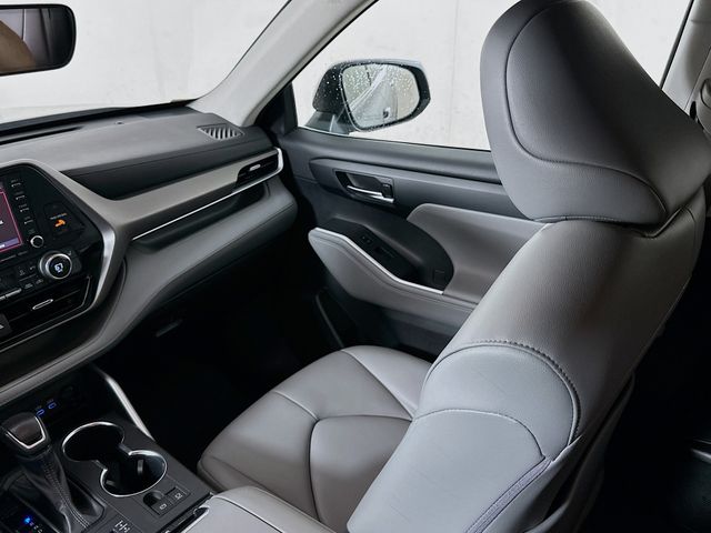 2022 Toyota Highlander XLE - Photo 21