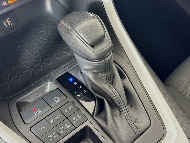 2024 Toyota RAV4 XLE - Photo 21