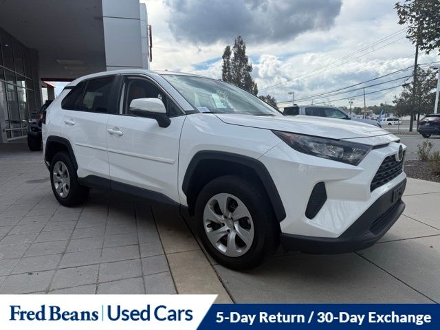 2022 Toyota RAV4 LE photo 2