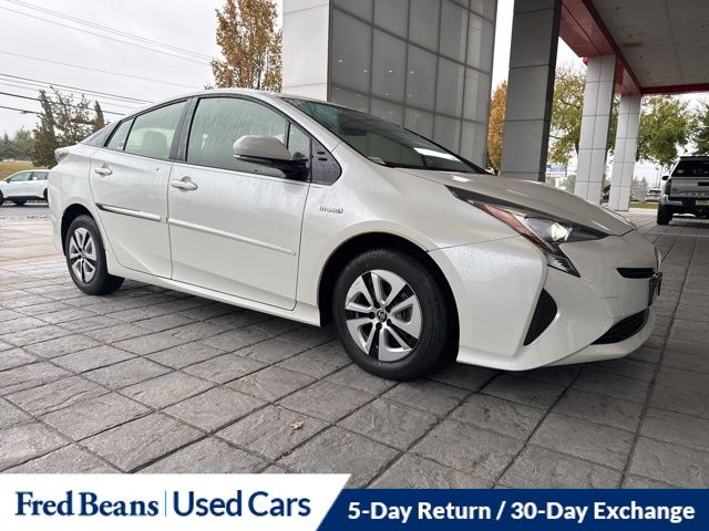 2017 Toyota Prius Four photo 3