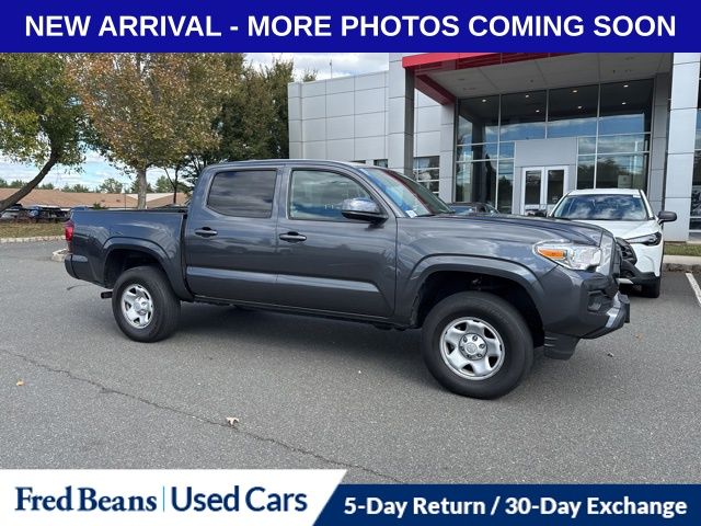 2022 Toyota Tacoma SR V6 photo 2