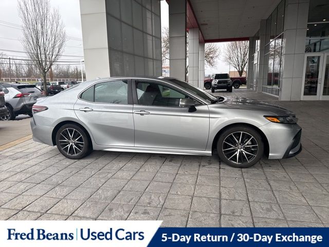 2023 Toyota Camry SE photo 4