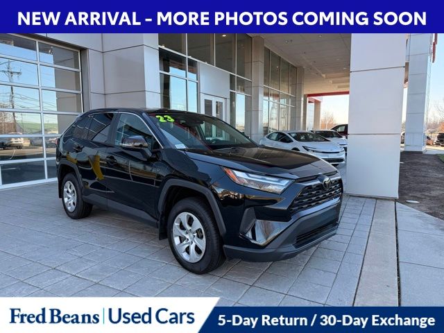 2023 Toyota RAV4 LE's photo
