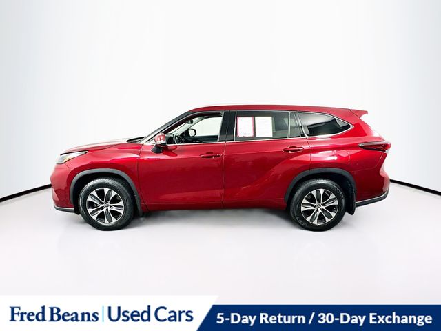 2022 Toyota Highlander XLE photo 2