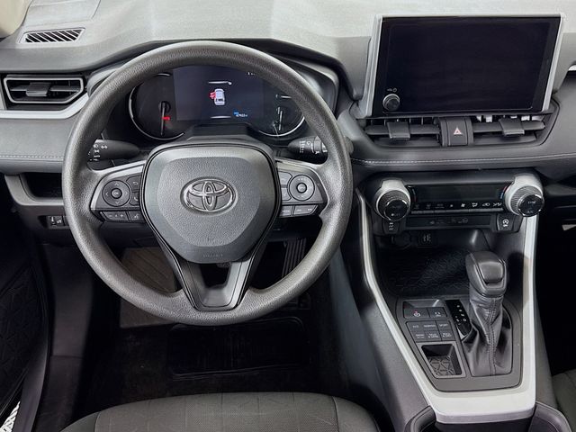 2024 Toyota RAV4 XLE - Photo 25