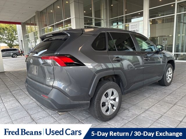 2022 Toyota RAV4 LE photo 4