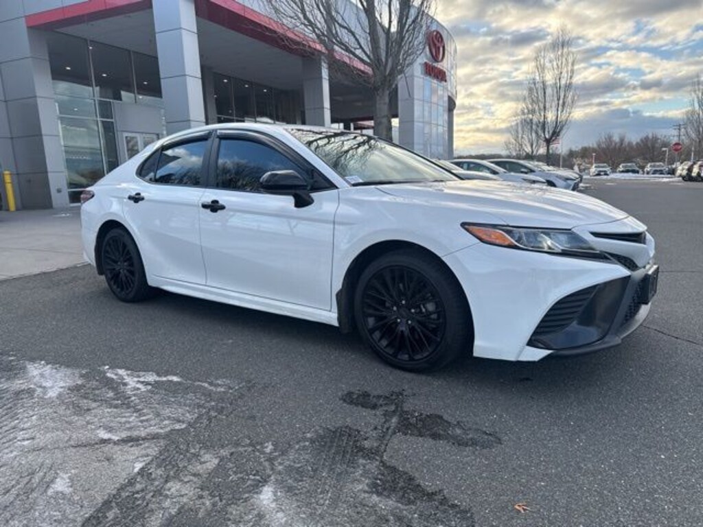 Used 2020 Toyota Camry SE Sedan