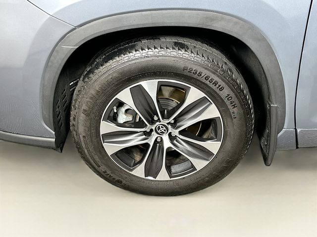 2022 Toyota Highlander XLE - Photo 15