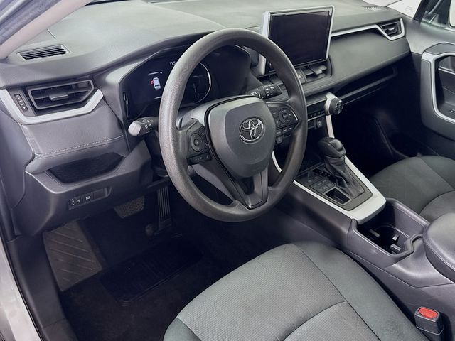 2024 Toyota RAV4 XLE - Photo 11