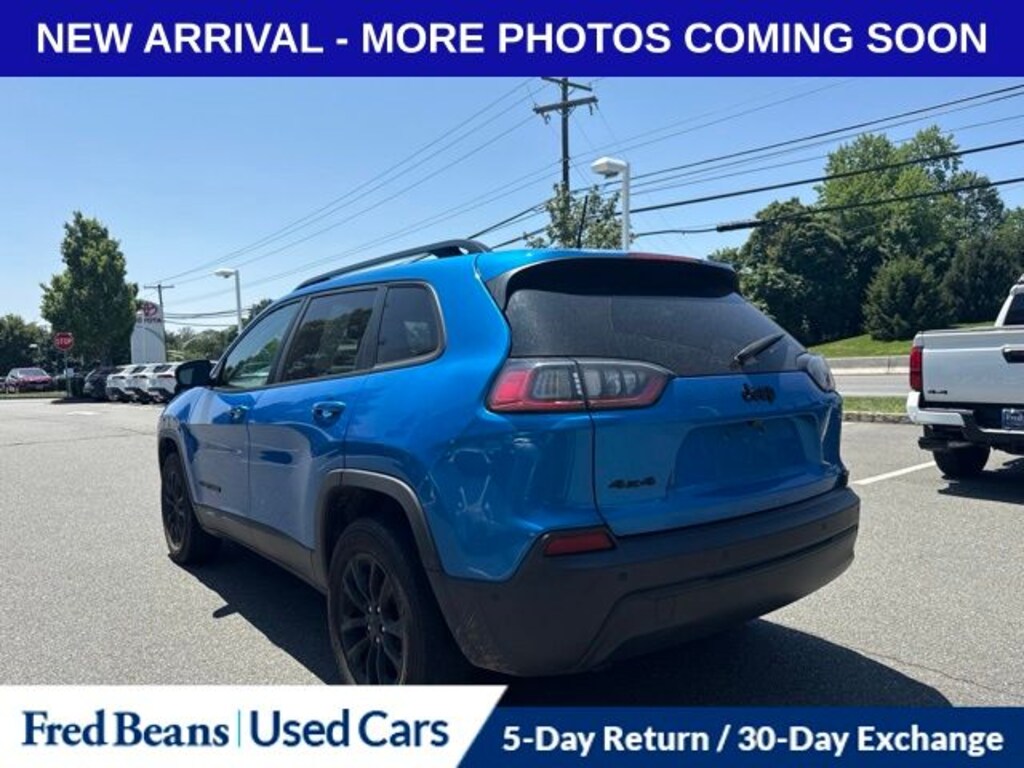 Used 2023 Jeep Cherokee Altitude Lux SUV