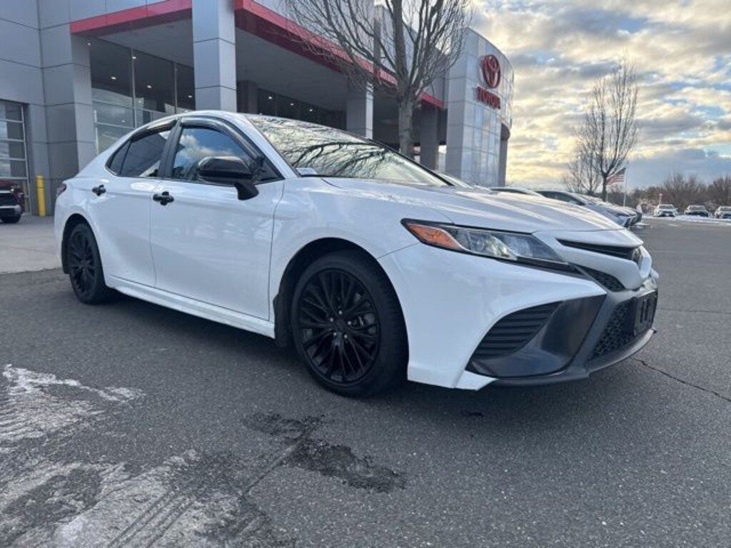 Used 2020 Toyota Camry SE Sedan