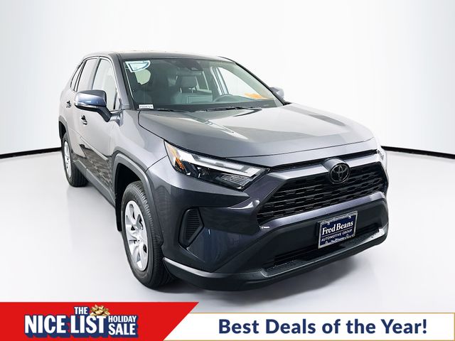 2025 Toyota RAV4 LE's photo