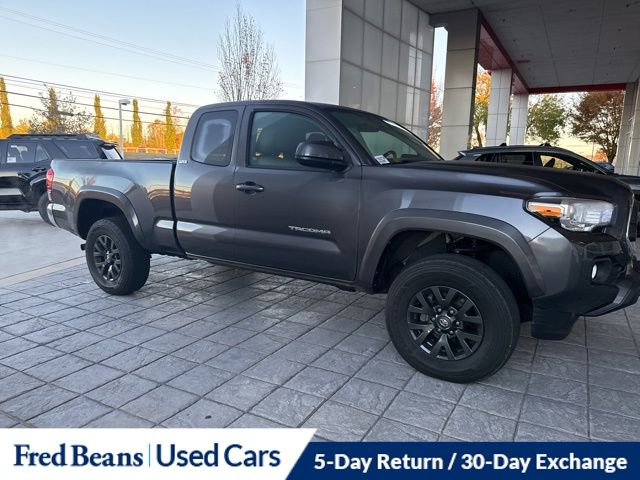 2022 Toyota Tacoma SR5 4x4 Access Cab photo 3