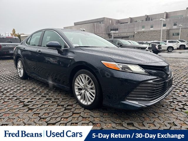 2018 Toyota Camry Hybrid XLE photo 2
