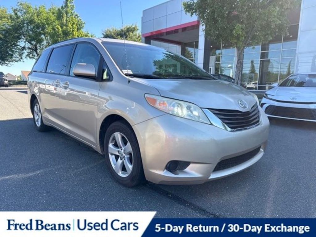 Used 2014 Toyota Sienna LE Van