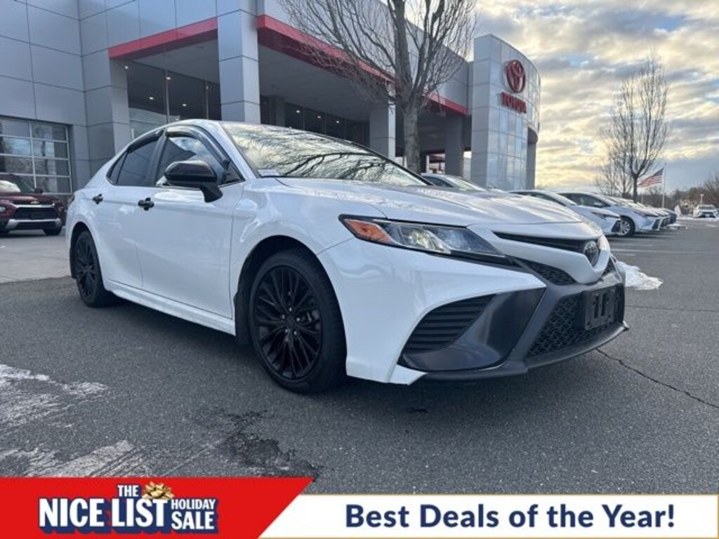 Used 2020 Toyota Camry SE Sedan