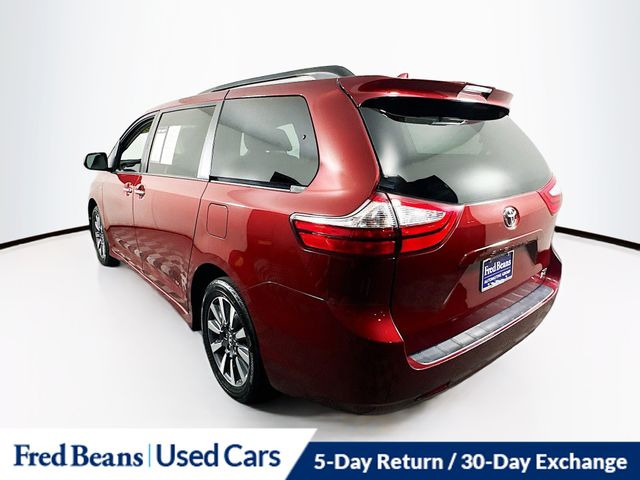 2019 Toyota Sienna XLE photo 2