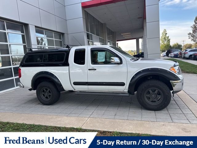 2010 Nissan Frontier SE photo 2