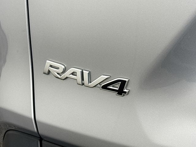 2024 Toyota RAV4 XLE - Photo 40