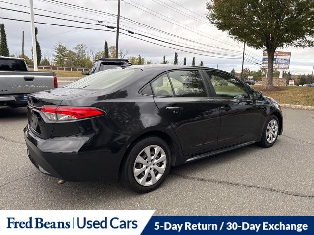 2022 Toyota Corolla LE photo 2