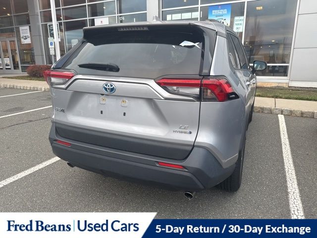 2022 Toyota RAV4 Hybrid LE photo 2