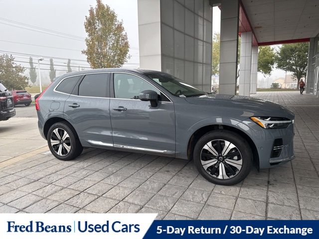 2023 Volvo XC60 Recharge Hybrid T8 Plus photo 3