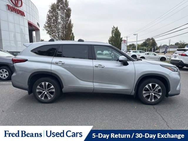 2022 Toyota Highlander XLE photo 4