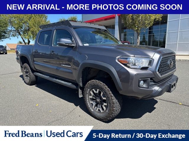 2018 Toyota Tacoma TRD photo 2