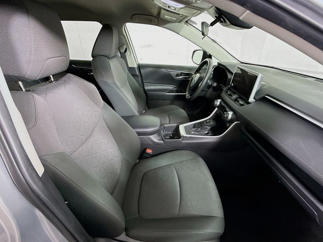 2024 Toyota RAV4 XLE - Photo 31