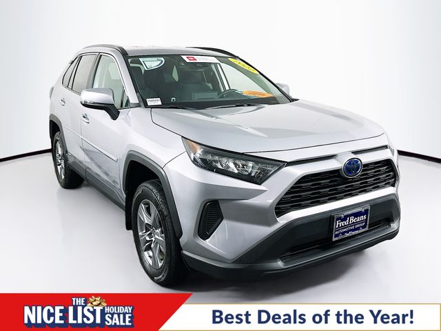2022 Toyota RAV4 LE's photo
