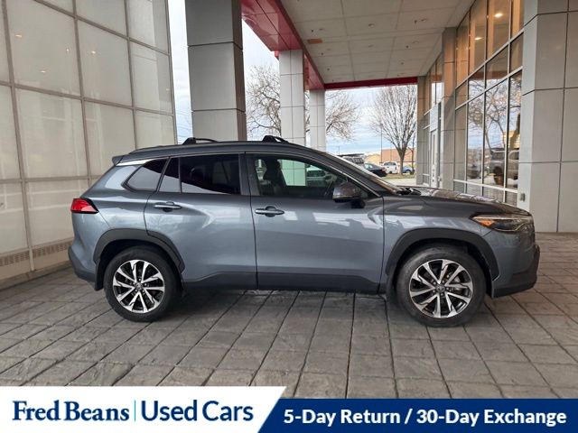 2022 Toyota Corolla Cross XLE photo 4