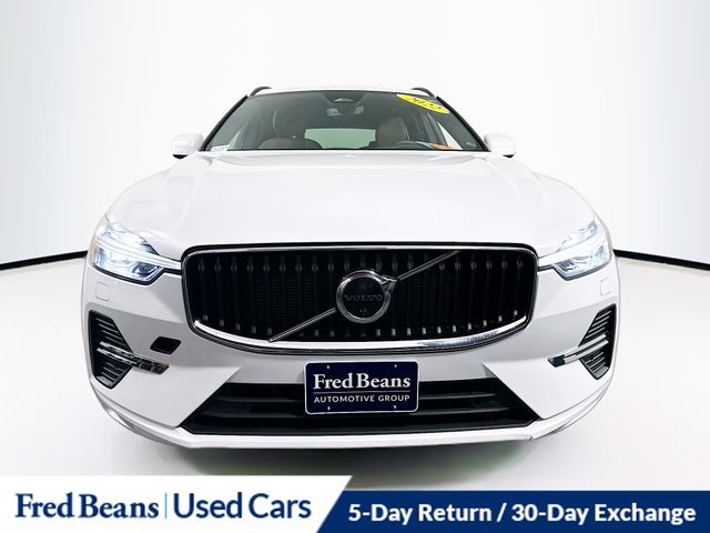 2022 Volvo XC60 B5 Momentum photo 2