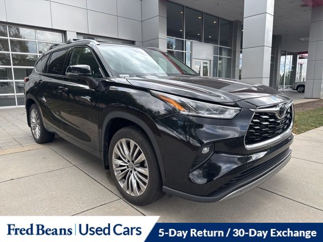 2023 Toyota Highlander L photo 2