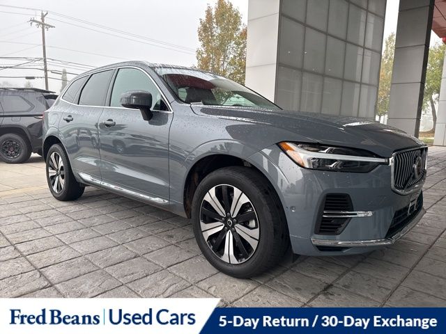 2023 Volvo XC60 Recharge Hybrid T8 Plus photo 2