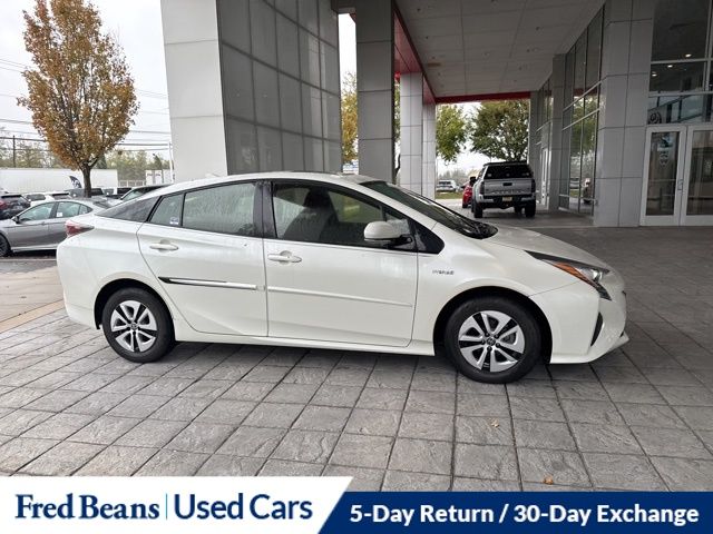 2017 Toyota Prius Four photo 4