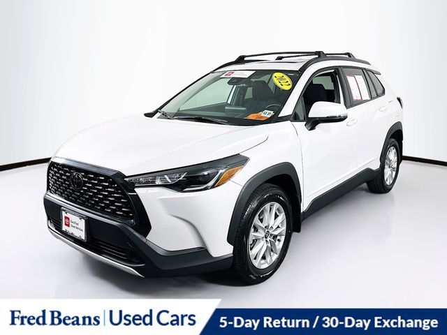 2022 Toyota Corolla Cross LE photo 3