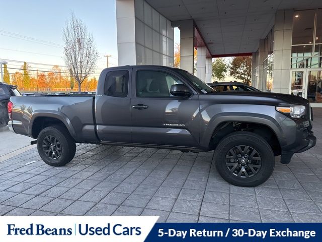 2022 Toyota Tacoma SR5 4x4 Access Cab photo 4