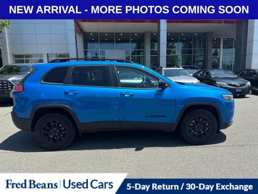 Used 2023 Jeep Cherokee Altitude Lux SUV