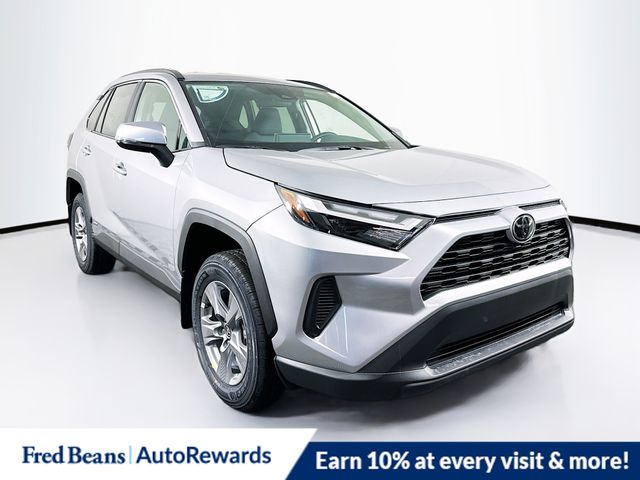 2025 Toyota RAV4 XLE's photo