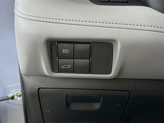 2022 Toyota Highlander XLE - Photo 19