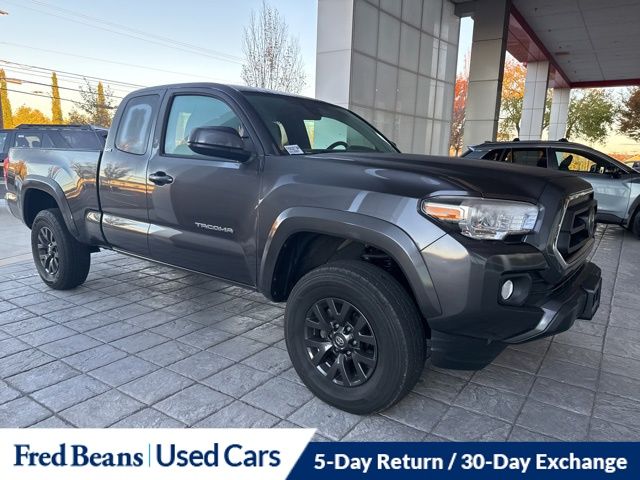 2022 Toyota Tacoma SR5 4x4 Access Cab photo 2
