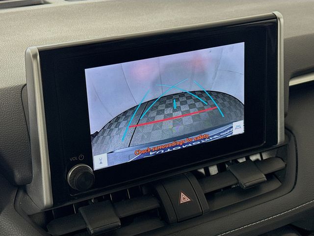 2024 Toyota RAV4 XLE - Photo 17