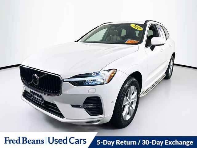 2022 Volvo XC60 B5 Momentum photo 3