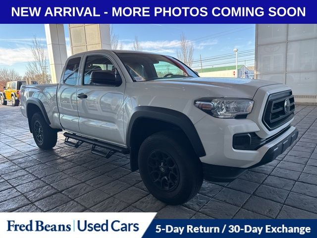 2022 Toyota Tacoma SR 4x4 Access Cab photo 3